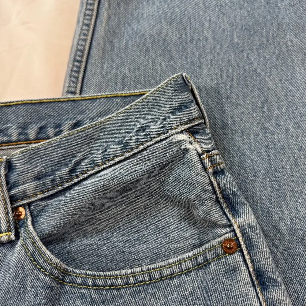 550 Levis light wash jeans straight leg denim 36W x 34L